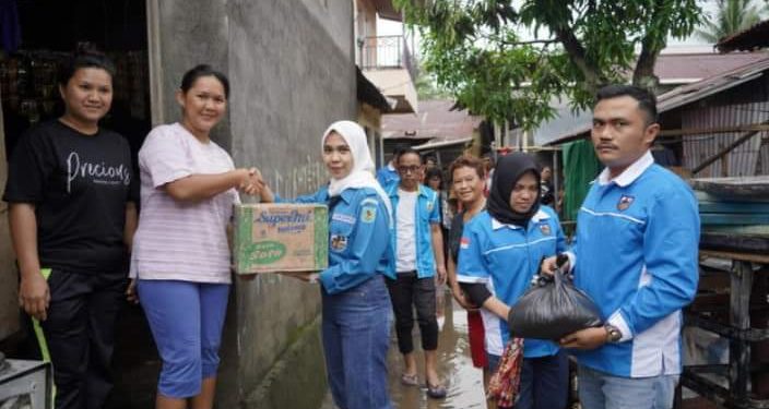 Ketua DPD KNPI Bolmong Turun Langsung Serahkan Bantuan Untuk Korban Banjir di Manado