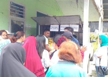 Disketapang Boltim Bersama Perum Bulog Bolmong Gelar Pasar Murah di Kecamatan Modayag