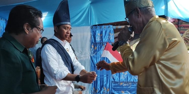 Hadiri Upacara Adat Tulude di Desa Jiko Belanga, SSM Disematkan Gelar Datung Banua