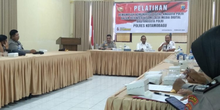 Diskominfo Kotamobagu Beri Pelatihan Kemampuan Komunikasi Digital Bagi Anggota Polri