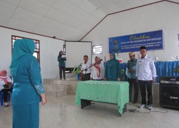 Mama Icat Lantik Nurmaya Damopolii sebagai Ketua TP-PKK Kecamatan Motongkad