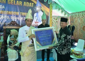 Bupati Boltim Dianugerahi Gelar Adat oleh Dewan Adat Se-BMR