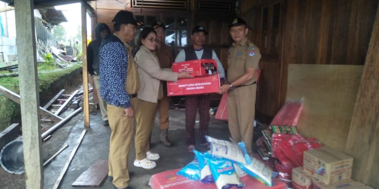 Pemkab Boltim Bantu Korban Bencana Angin Kencang di Bongkudai Selatan