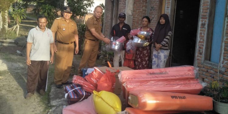 Pemkab Boltim Bantu Korban Kebakaran di Purworejo Tengah