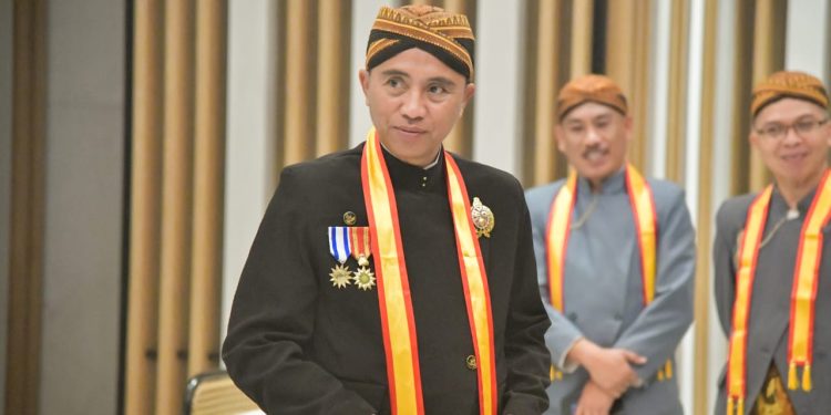 Bupati Boltim Dianugerahi Gelar Adat oleh Keraton Surakarta Hadiningrat