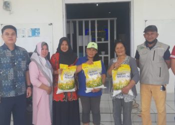 Disketapang Boltim Bersama Perum Bulog Gelar Pasar Murah di Kecamatan Mooat
