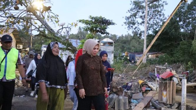 Wali Kota Tatong Bara Kembali Kunjungi Korban Bencana Banjir di Manado