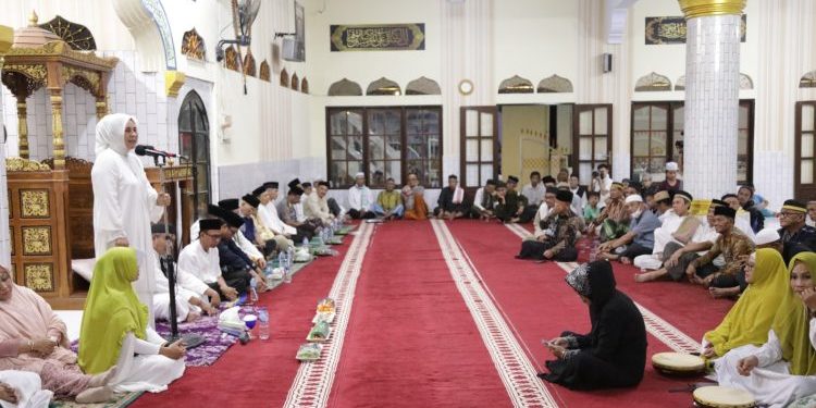 Tatong Bara Hadiri Pelantikan BKMT Permata Kelurahan Mogolaing