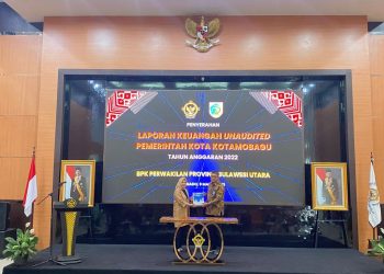 Wali Kota Tatong Bara Serahkan LKPD Tahun 2022 ke BPK RI Perwakilan Sulut