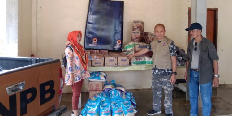 Pemkab Boltim Bantu Korban Banjir di Desa Molobog Timur
