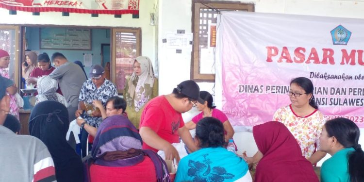 Pemdes Modayag Bersama Disperindag Sulut Gelar Pasar Murah