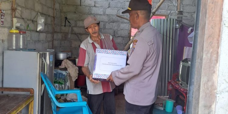 Di Bulan Penuh Berkah, Polres Boltim Salurkan Bansos Paket Sembako kepada Masyarakat