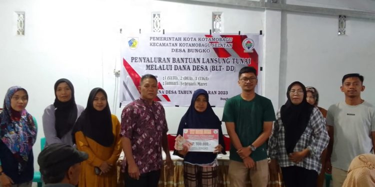 Pemdes Bungko Salurkan BLT Dandes Triwulan I