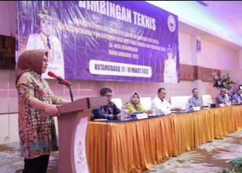 Wali Kota Tatong Bara Buka Bimtek Tata Kelola Pemerintahan Desa