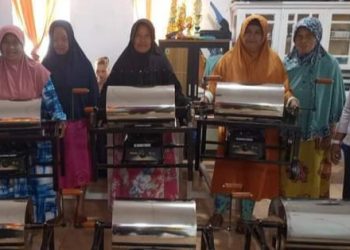 Pemdes Modayag II Berikan Mesin Penggiling Kopi kepada 6 Kelompok Pelaku Usaha