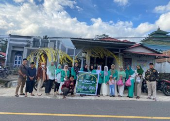 PAC Fatayat NU Kecamatan Modayag Bersama PAC GP Ansor Modayag Isi Ramadhan dengan Berbagi Takjil