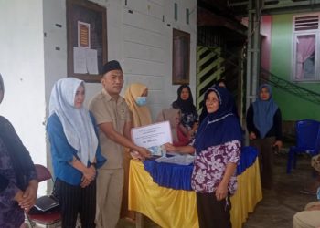 Jelang Idul Fitri, Pemdes Modayag Salurkan BLT DD 2023 Tahap I