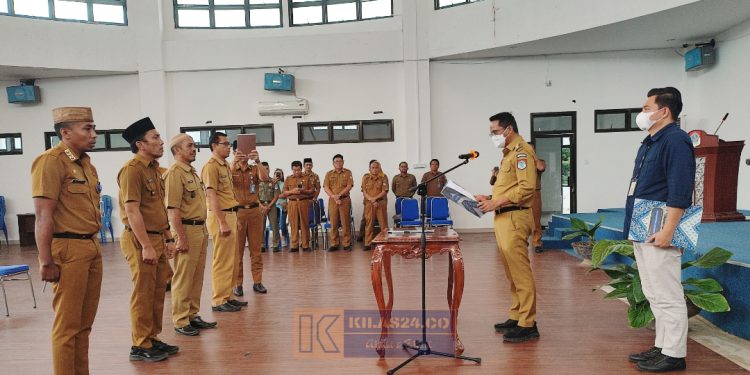 Bupati SSM Lantik Dua Kabag dan Dua Sekcam