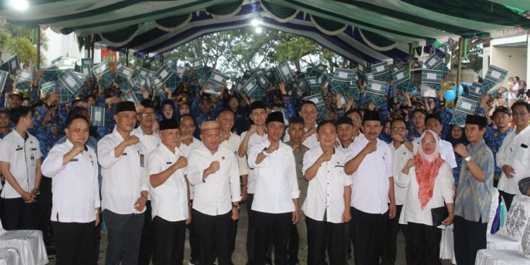 Bupati Boltim Serahkan SK kepada 232 PPPK Nakes TA 2023