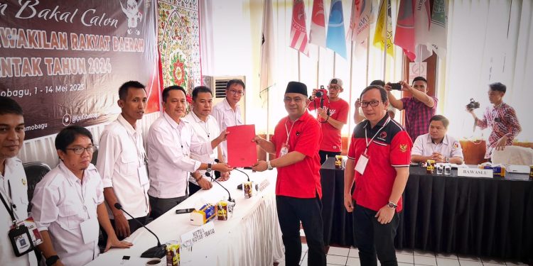 25 Bacaleg PDIP Kotamobagu Resmi Didaftarkan ke KPU, Mekal: Berjuang Demi Kemenangan Bersama