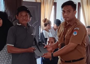 Pemdes Purworejo Salurkan Bantuan Alat Pertanian kepada 105 Petani