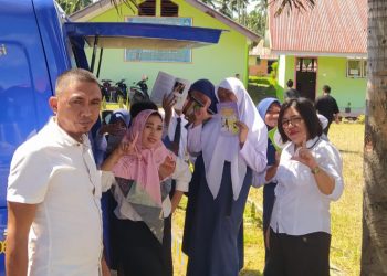 Tumbuhkan Minat Baca, Dinas Perpustakaan Boltim Lakukan Pelayanan Mobil Perpustakaan Keliling di SMP 1 Tutuyan