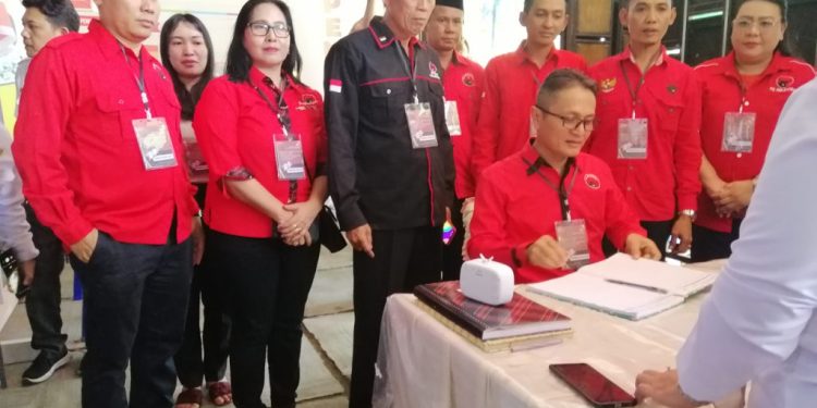 Resmi Daftarkan Bacaleg di KPU, YRT: PDIP Bolmong Siap Tarung