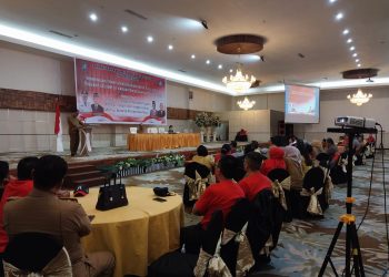 Buka Bimtek Karya Ilmiah Guru SD-SMP, Bupati Limi Beri Pesan Ini