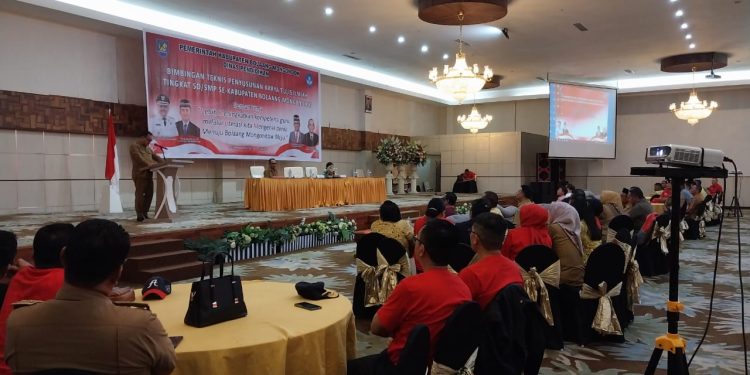 Buka Bimtek Karya Ilmiah Guru SD-SMP, Bupati Limi Beri Pesan Ini