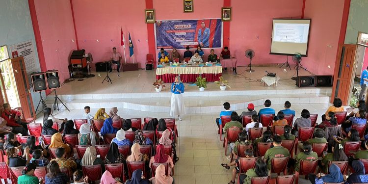 Jadi Pembicara Seminar PK KNPI Kecamatan Poigar, Feramitha Mokodompit Beri Pesan Ini