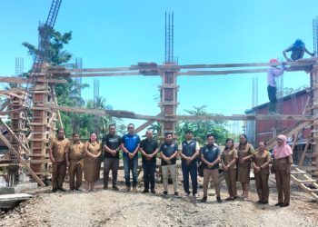 Sangadi Lalow Dampingi PT. Agro Bio Organik Tinjau Pembangunan Kantor Desa