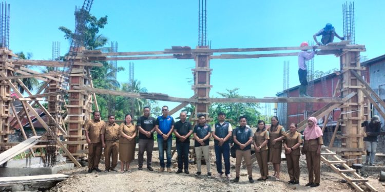 Sangadi Lalow Dampingi PT. Agro Bio Organik Tinjau Pembangunan Kantor Desa