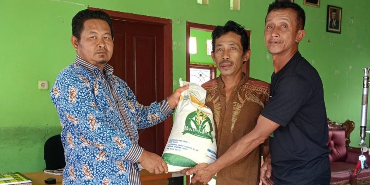 Pemdes Candi Rejo Salurkan Bantuan CPP Tahap III kepada 7 KPM