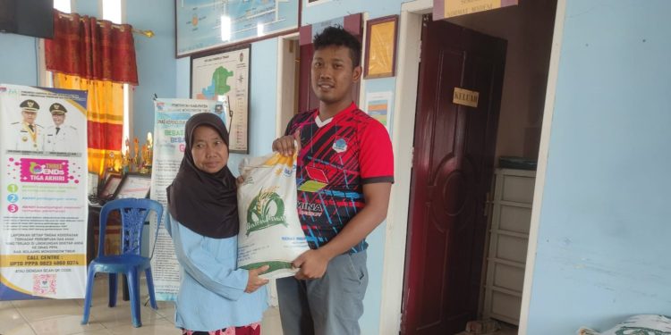 Pemdes Purworejo Tengah Salurkan Bantuan CPP Tahap III kepada 43 KPM