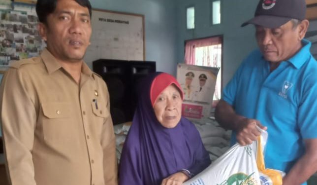 Pemdes Modayag Salurkan Bantuan CPP Tahap III kepada 145 KPM