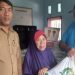 Pemdes Modayag Salurkan Bantuan CPP Tahap III kepada 145 KPM