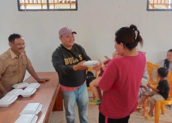 Percepat Turunkan Angka Stunting, Pemdes Purworejo Tengah Berikan Makanan Tambahan kepada Anak-anak