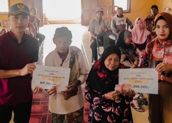 Pemdes Liberia Timur Kembali Salurkan BLT DD Tahap II kepada 32 KPM