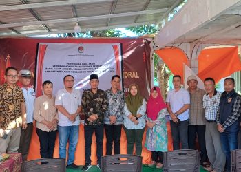 KPU Boltim Serahkan BA Hasil Vermin Dokumen Persyaratan Bacaleg ke Parpol