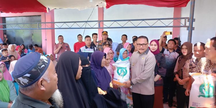 Bupati Bolmong Salurkan Bantuan Cadangan Pangan Tahap II
