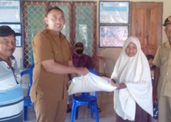 Pemdes Liberia Timur Salurkan Bantuan CPP Tahap IV kepada 31 KPM