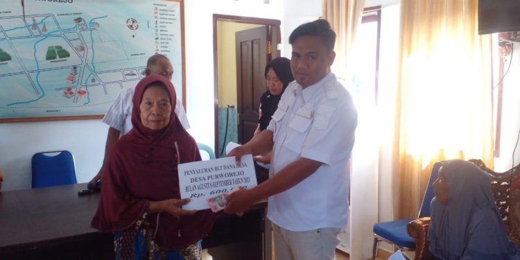 Pemdes Purworejo Salurkan BLT DD 2023 Tahap IV