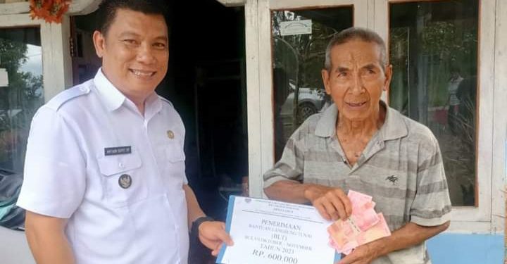 Pemdes Lanut Salurkan BLT DD 2023 Tahap IV Secara Door To Door