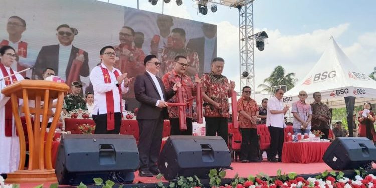 Pj Bupati Bolmong dampingi Gubernur Sulut Hadiri Perayaan Hari Pria Kaum Bapak Sinode GMIBM