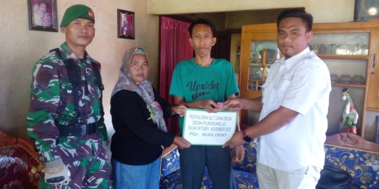 Pemdes Purworejo Salurkan BLT DD 2023 Tahap V Secara Door To Door