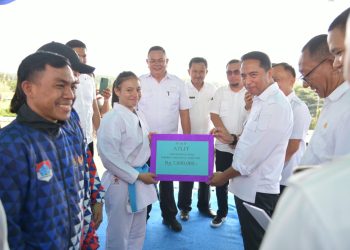Bupati Boltim Beri Penghargaan kepada Atlet dan Pelatih Berprestasi