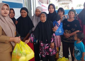 10 Penyandang Disabilitas di Desa Liberia Terima Bantuan Sembako dari Pemkab Boltim