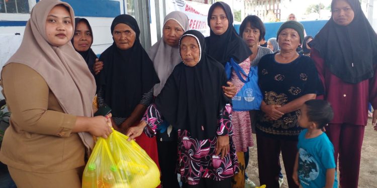 10 Penyandang Disabilitas di Desa Liberia Terima Bantuan Sembako dari Pemkab Boltim