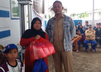 3 Lansia dan 2 Penyandang Disabilitas di Desa Purworejo Tengah Terima Bantuan Sembako dari Pemkab Boltim