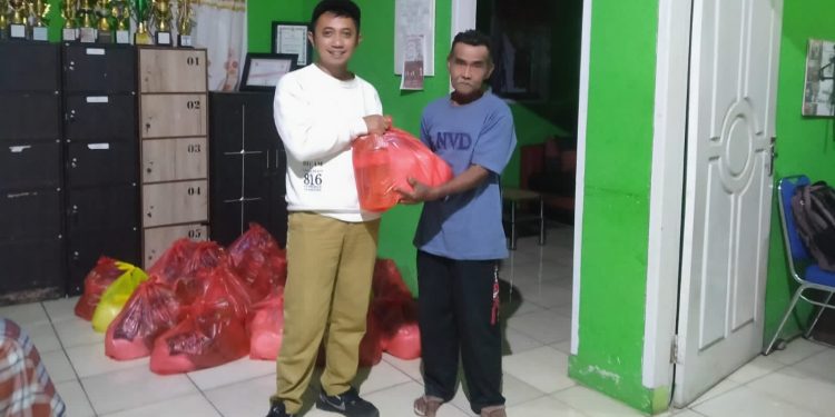 19 Lansia dan 3 Penyandang Disabilitas di Desa Liberia Timur Terima Bantuan Sembako dari Pemkab Boltim